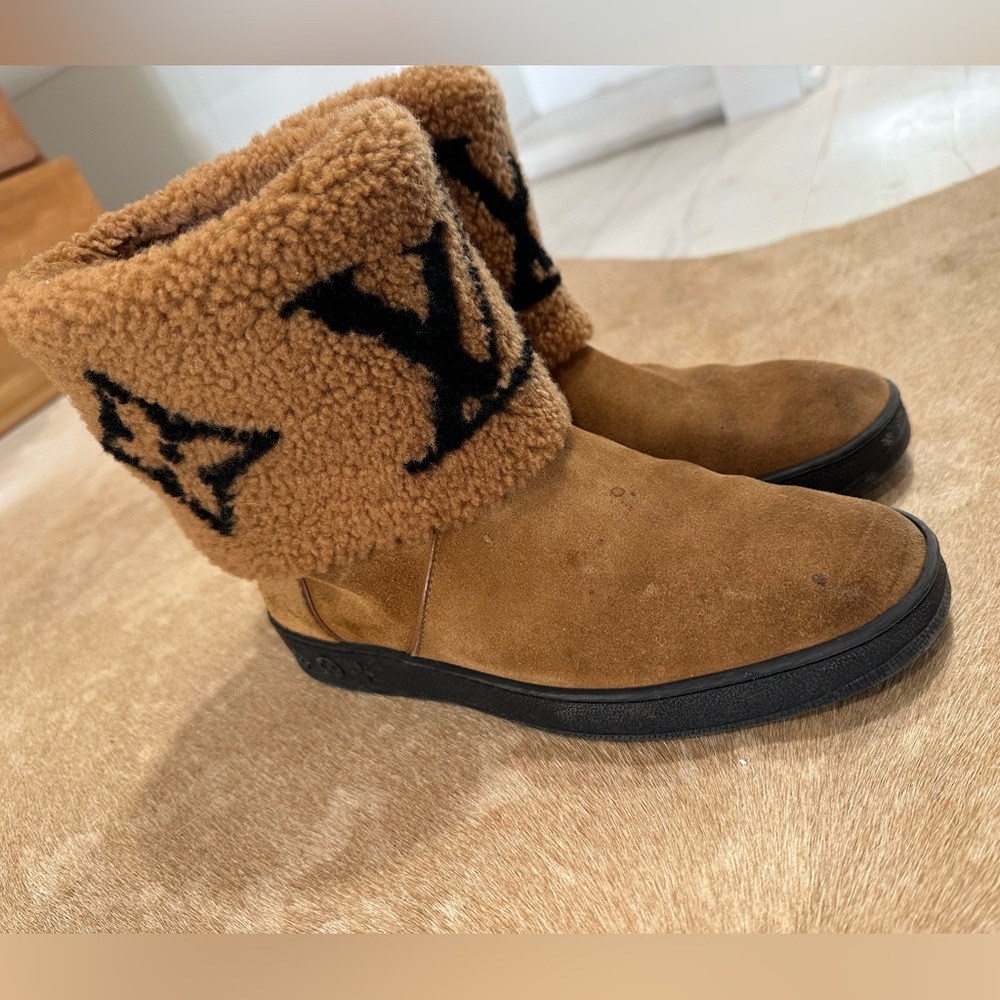 LOUIS VUITTON Snowdrop boots